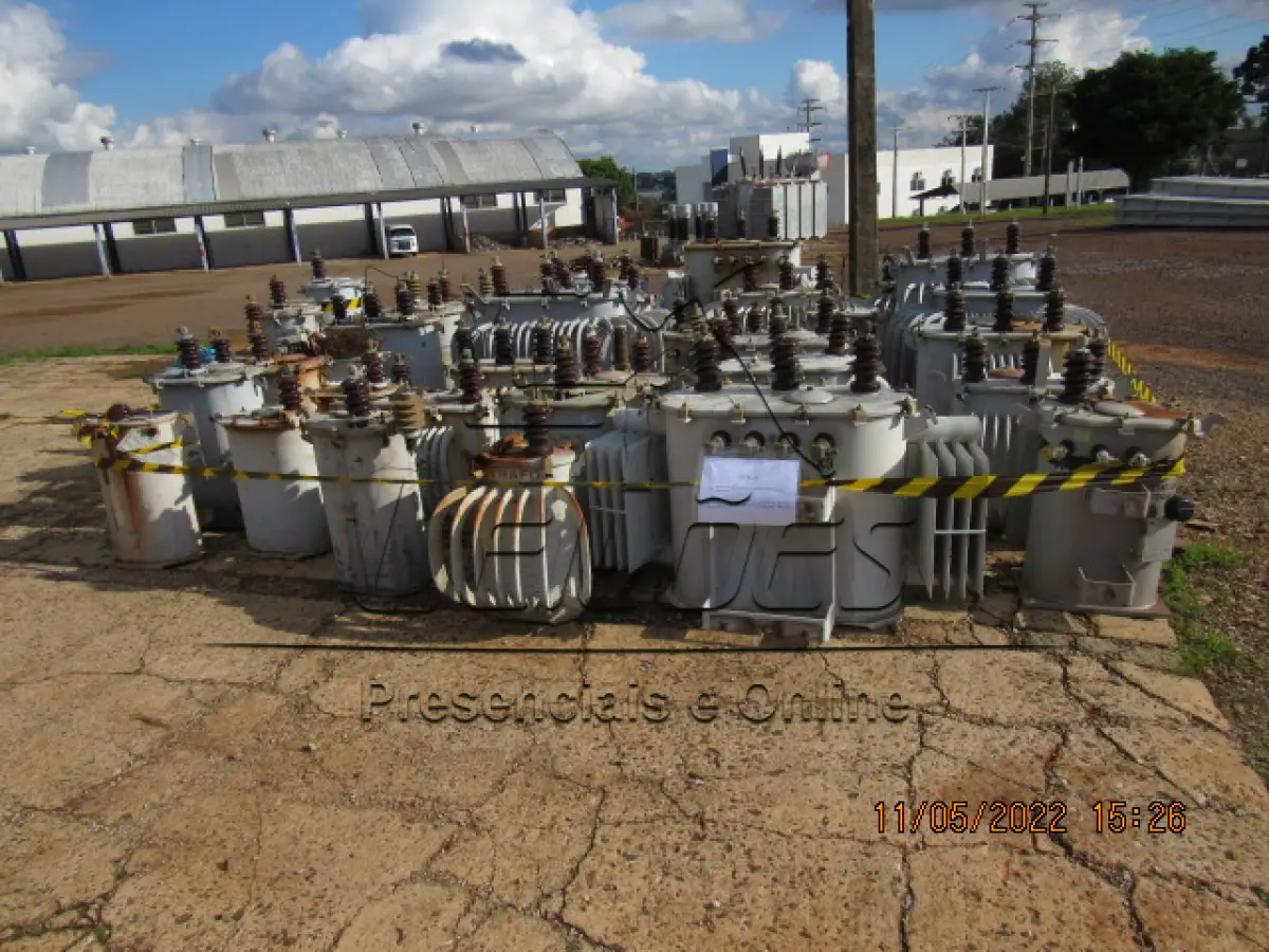 LOTE 02 - 39 sucatas de diversas potências de transformadores queimados