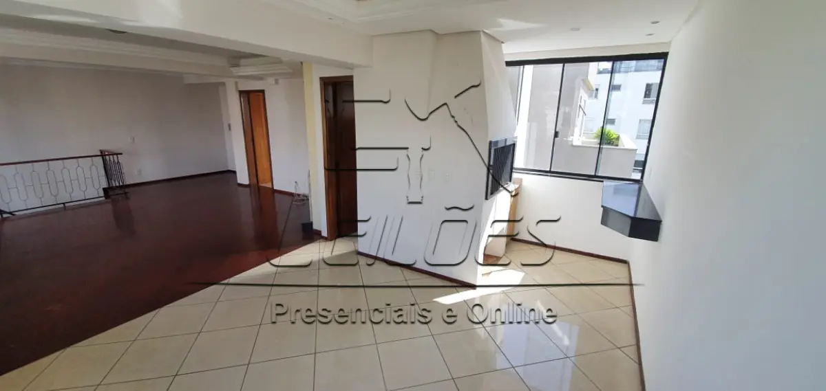 LOTE 01 - Apartamento duplex nº 604 e box  duplo nº 14 do Edifício Sevilha, Centro de Carazinho