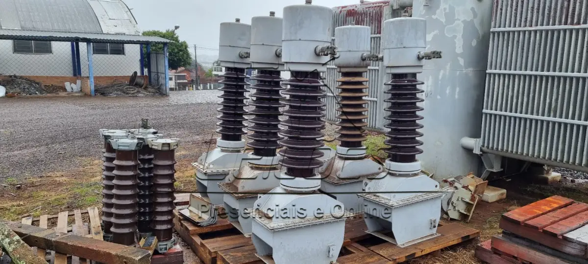 LOTE 01 - 01 Transformador Tensão 69/13.8 kv, Marca TR, Potência 10/12,5 mva, ano 1987, número 65352;  06 TC marca Siemens 69 kv; e, 06 para raio em porcelana 13,8 kv