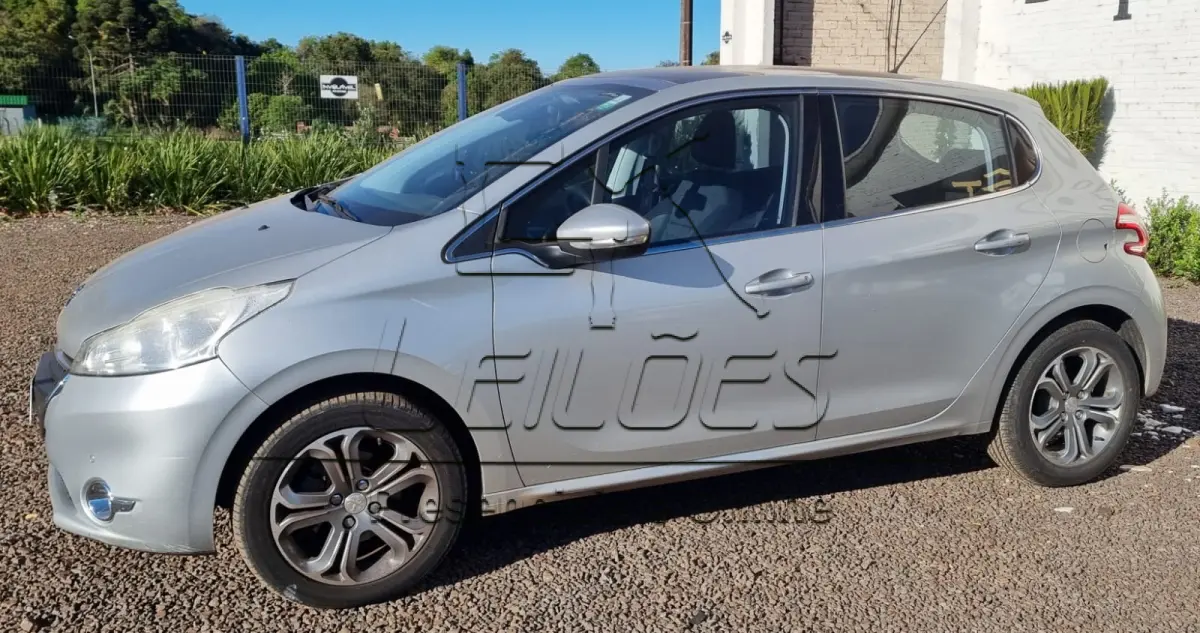 LOTE 01 - Peugeot 208 Griffe 1.6, flex, 2016, cor prata.