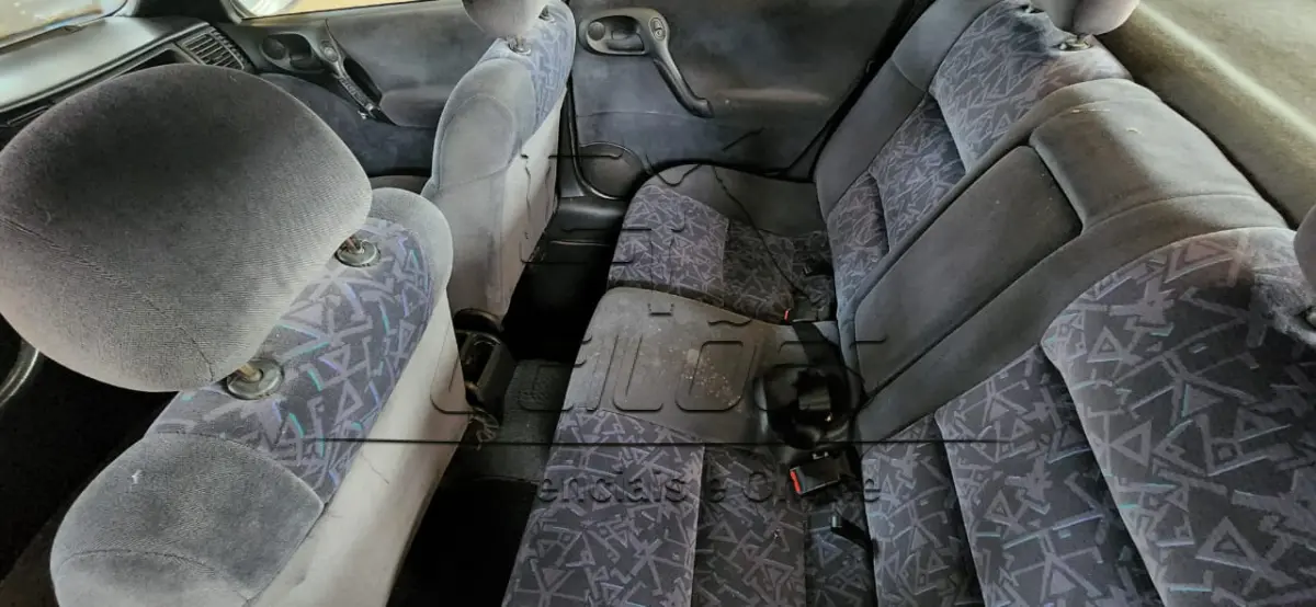 LOTE 001 - Automóvel GM/VECTRA GLS, ano/modelo 1997/1997, cor verde, à gasolina
