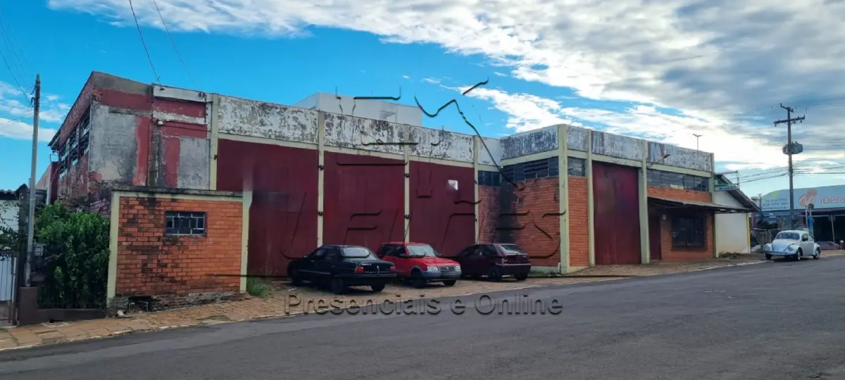 LOTE 000 - Um terreno na Avenida Flores da Cunha, com a área de 743,78m², com dois prédios em alvenaria com a área total de 496,60m². Imóvel objeto da matrícula nº 33.445 do Registro de Imóveis de Carazinho