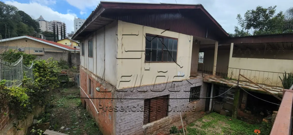 LOTE 002 - Um terreno urbano com a área de 260,00m², medindo 13m de frente por 20m de frente a fundos, situado no lado par da Rua Tiradentes, lote 24 da quadra 49 no setor 05. Imóvel objeto da matrícula nº 16.816 do livro 2-RG do Registro de Imóveis de Carazinho/RS.