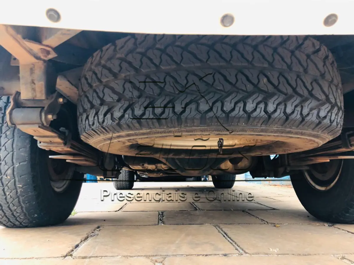 LOTE 04 - Caminhonete L 200 4x4,  2005
