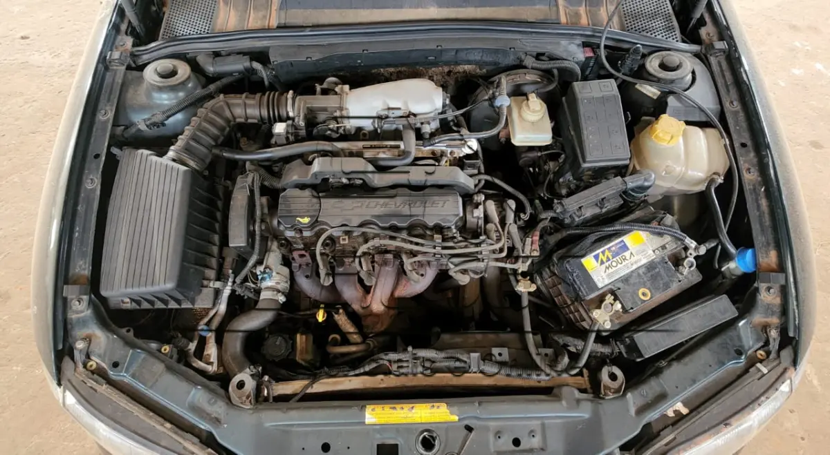 LOTE 001 - Automóvel GM/VECTRA GLS, ano/modelo 1997/1997, cor verde, à gasolina