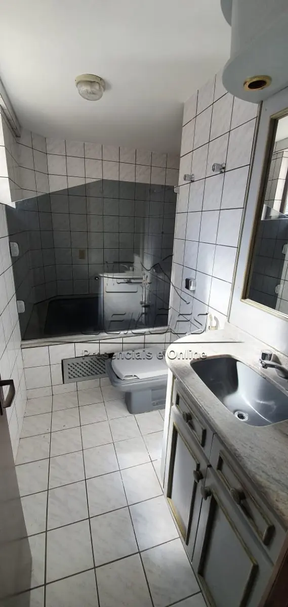 LOTE 01 - Apartamento duplex nº 604 e box  duplo nº 14 do Edifício Sevilha, Centro de Carazinho