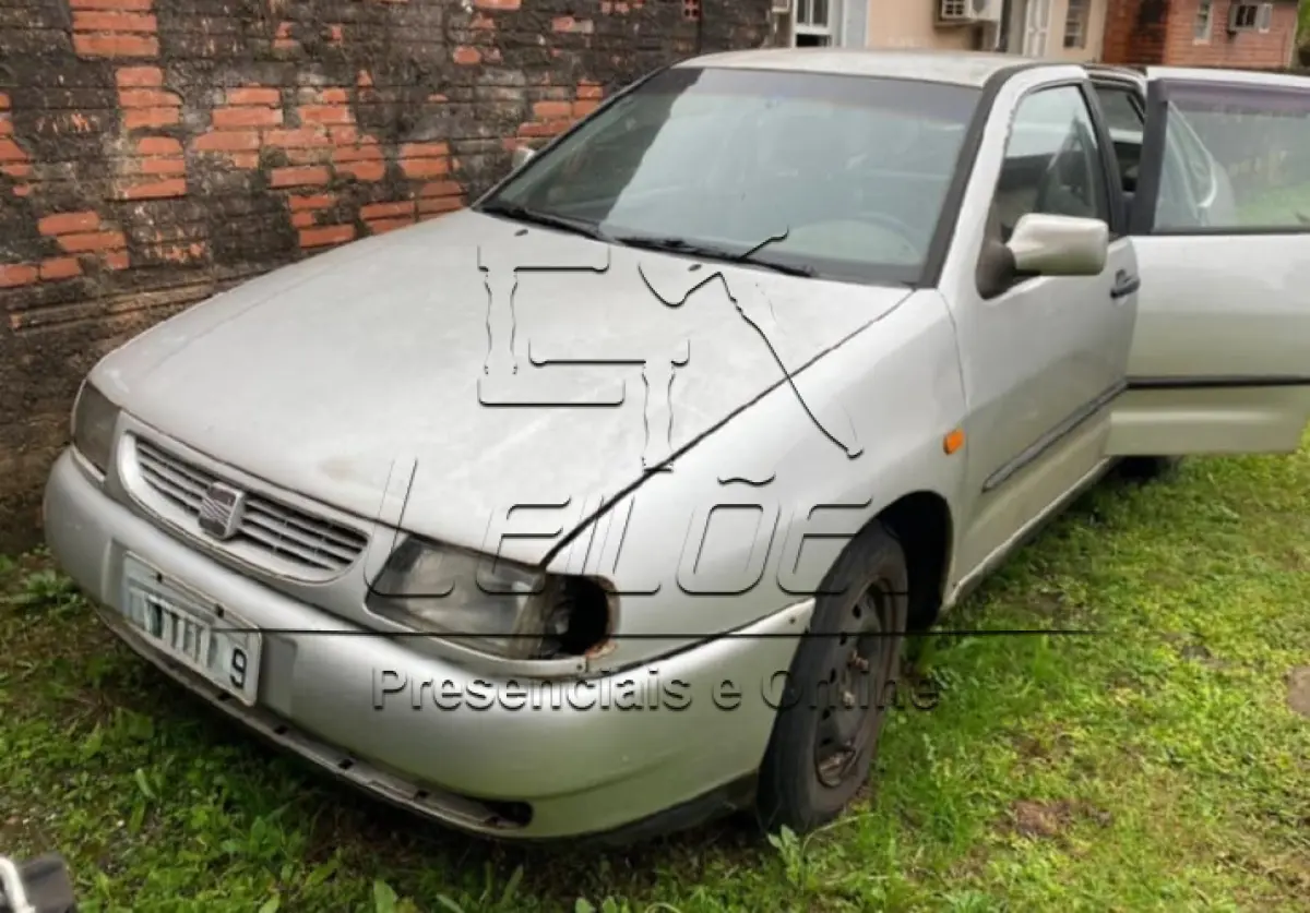 LOTE 005 - Automóvel IMP/SEAT CORDOBA SXE, ano/modelo 1999/1999, cor cinza