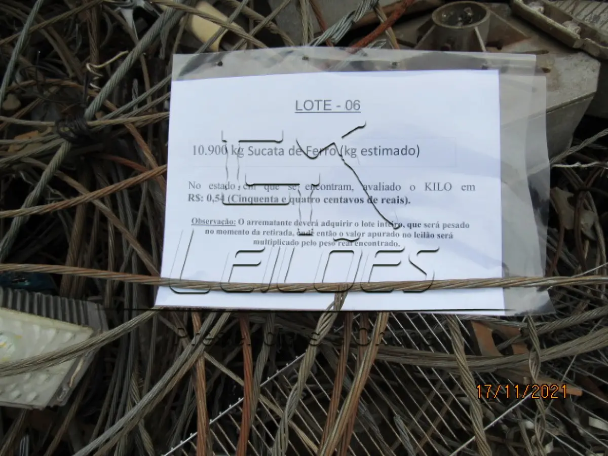 LOTE 06 - Sucata de ferro (lote estimado em 10.900kg). Valor do lance correspondente ao kg.