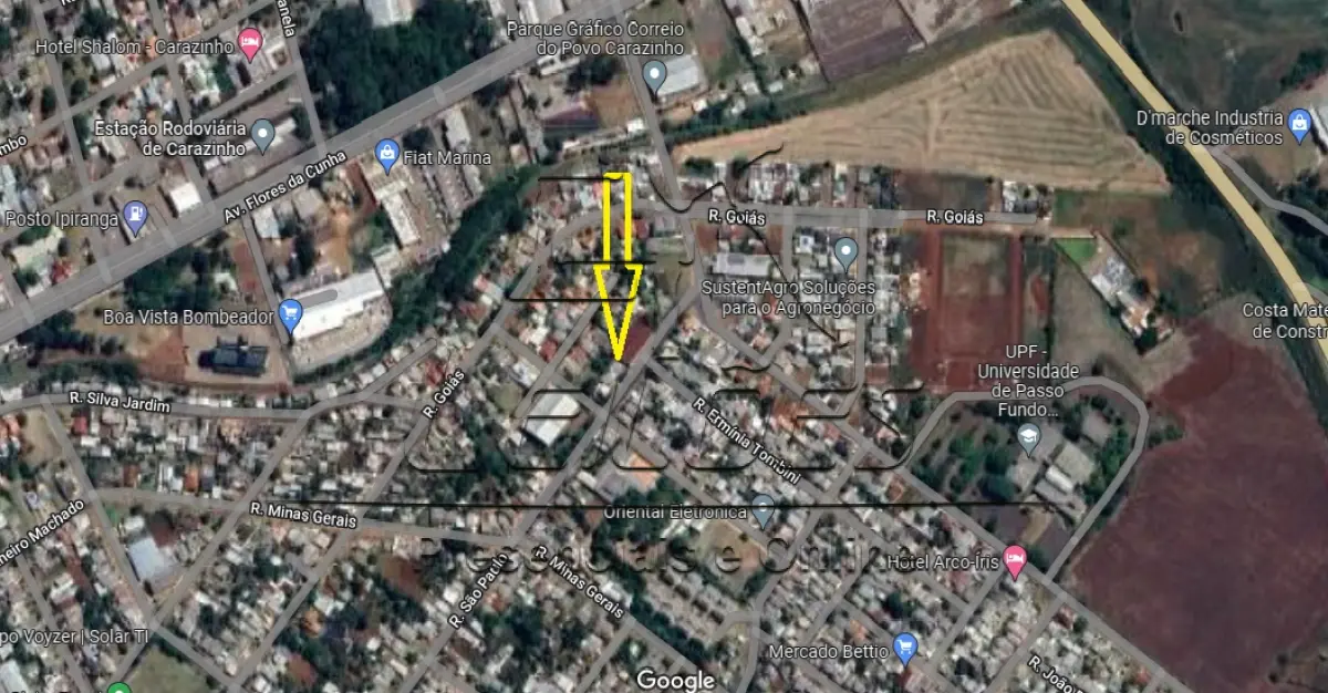 LOTE C-010 - Um terreno urbano com a área de 405,00m², com uma casa, situado no lado par da Rua São Paulo, distante 27m da esquina com a Rua Paraná, Bairro Oriental, nesta cidade de Carazinho. Imóvel objeto da matrícula nº 7.621 do livro 2-RG do Registro de Imóveis de Carazinho/RS.