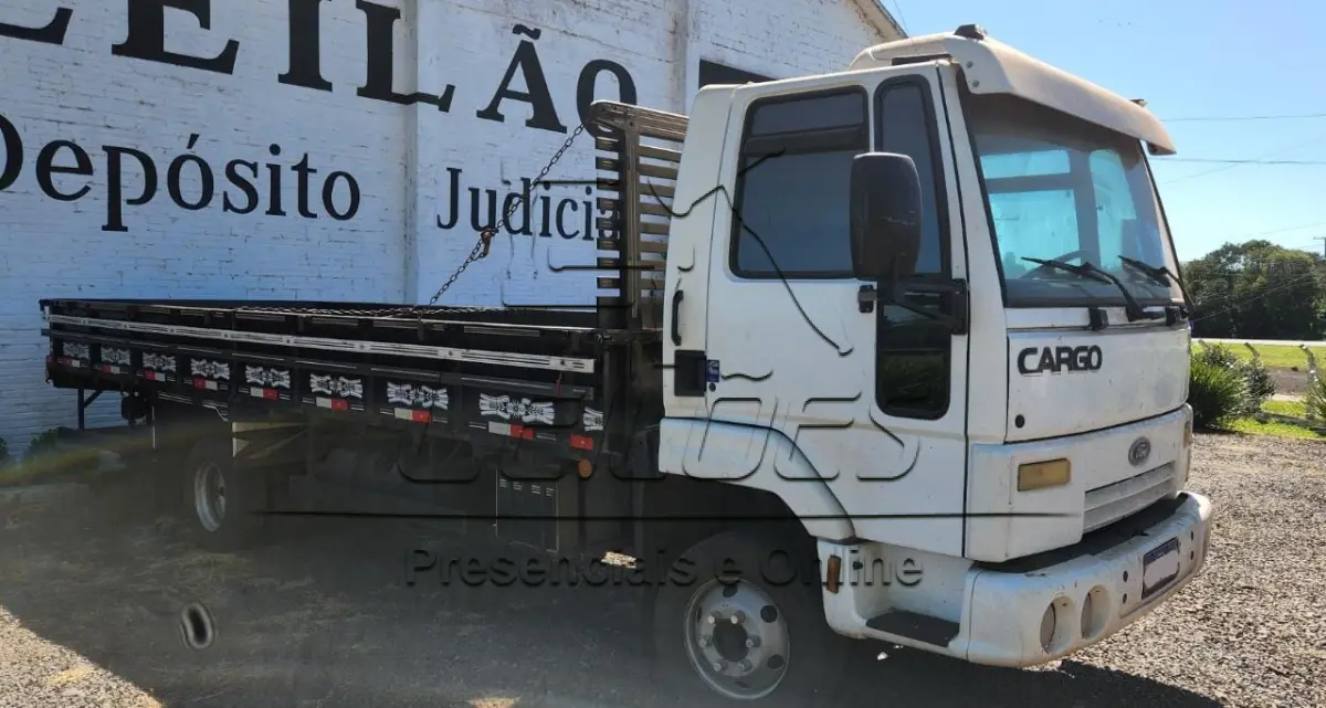 LOTE 001 - Caminhão Ford Cargo 815 E, ano/modelo 2010/2011, cor branca