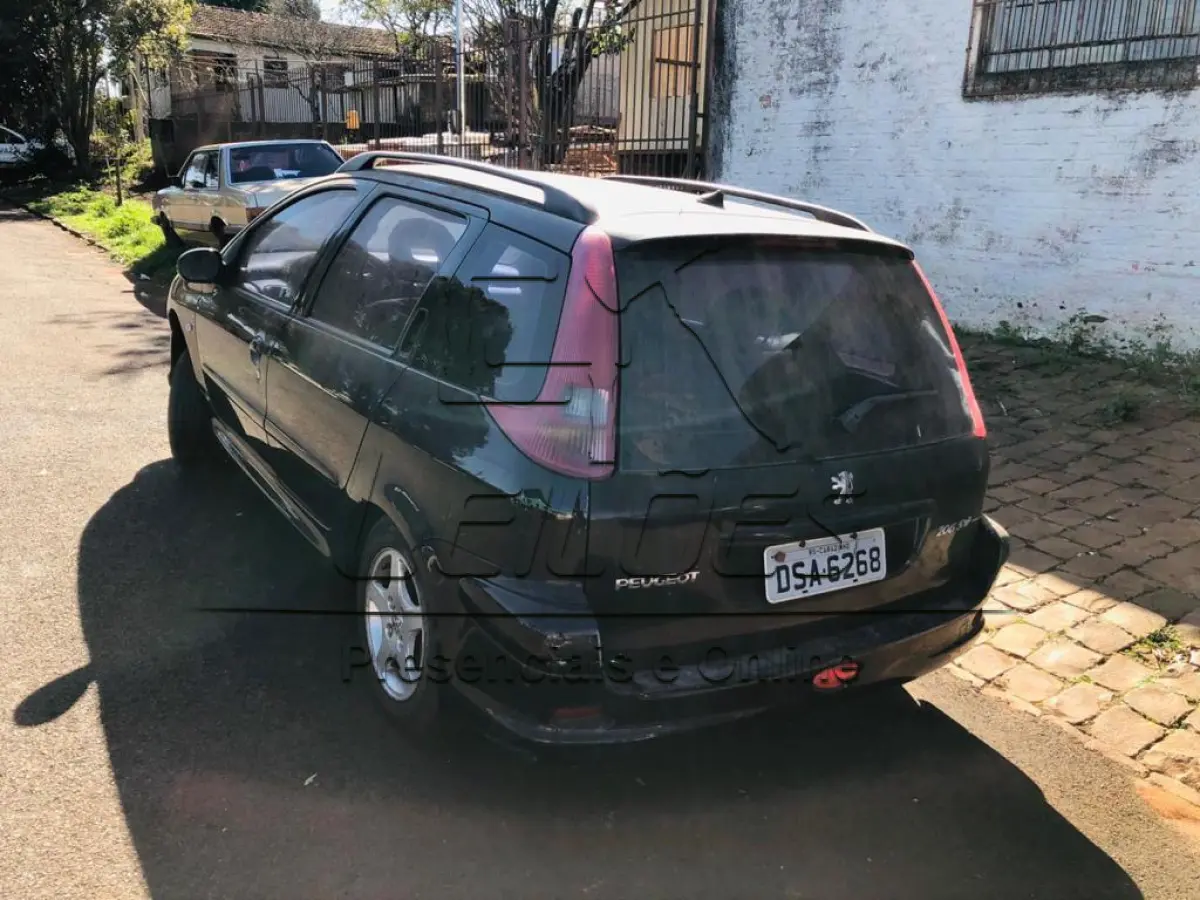 LOTE 06 - Peugeot 206 SW Feline, 2006, em péssimo estado de conservação e sem motor