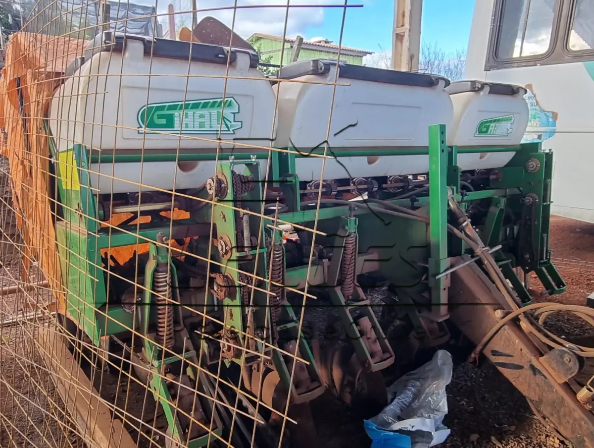 LOTE 04 - Plantadora Adubadora Plantio Direto da marca Gihal, modelo GA 2700A, de arrasto, série 305, 2016