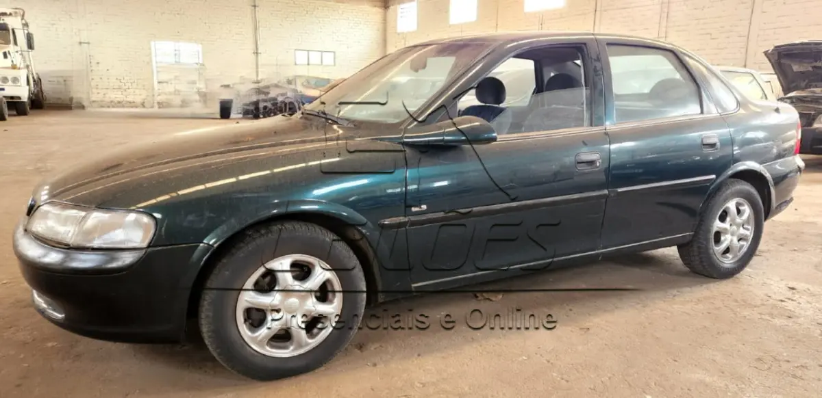 LOTE 001 - Automóvel GM/VECTRA GLS, ano/modelo 1997/1997, cor verde, à gasolina