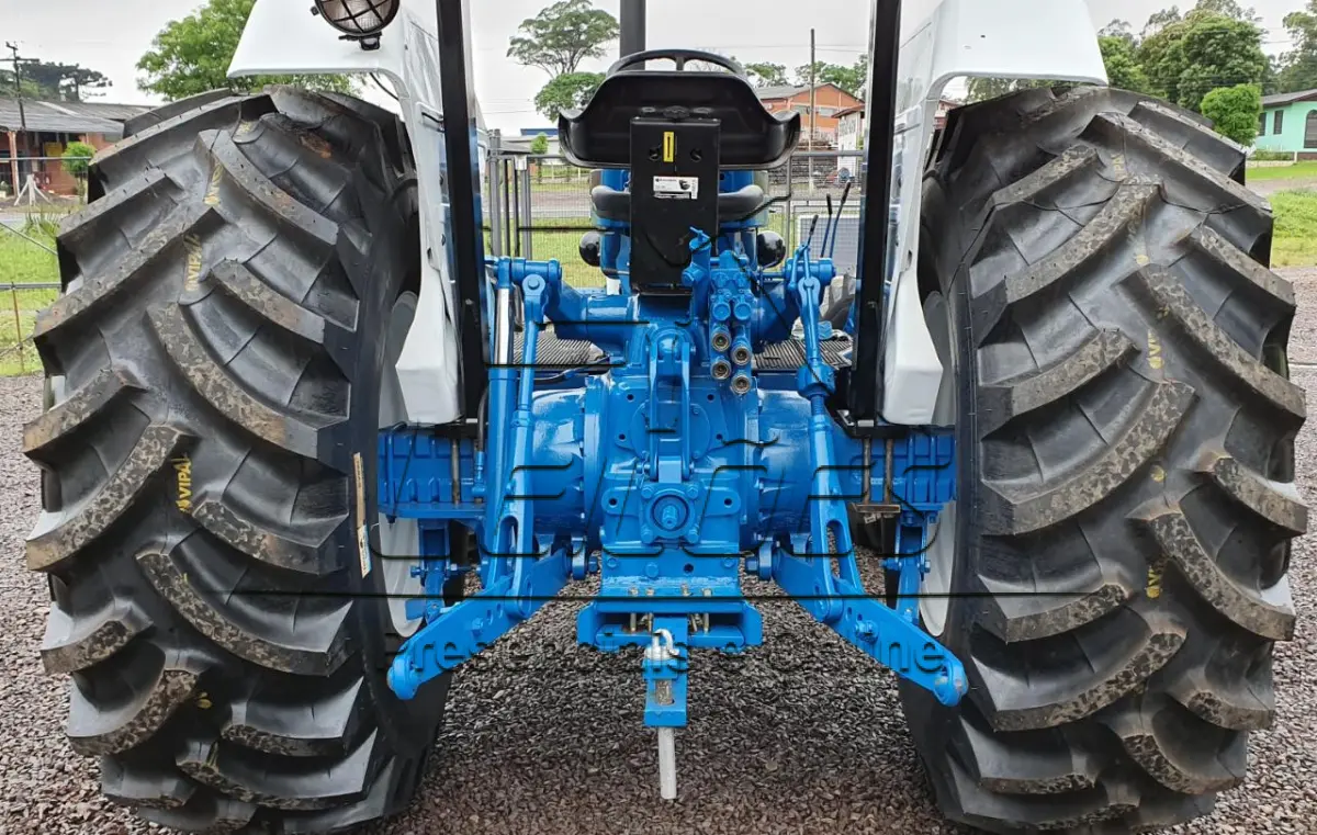 LOTE 01 - Trator New Holland 8030 4x4