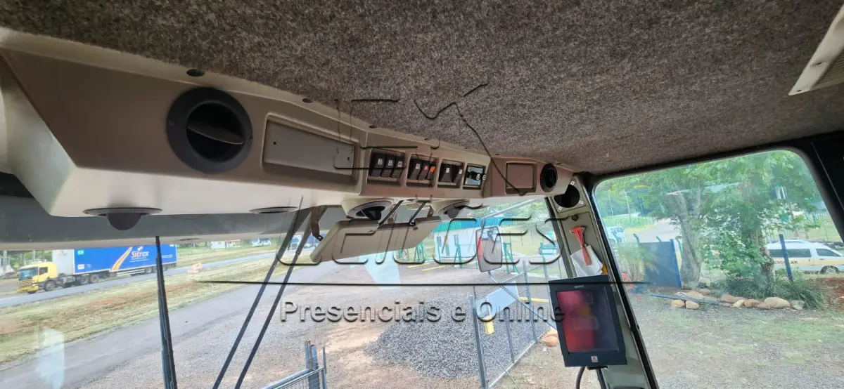 LOTE Único - Colheitadeira de grãos da marca Massey Ferguson modelo MF-34 , ano /modelo 2003/2004, com cabine e ar condicionado e plataforma de 25 pés de corte