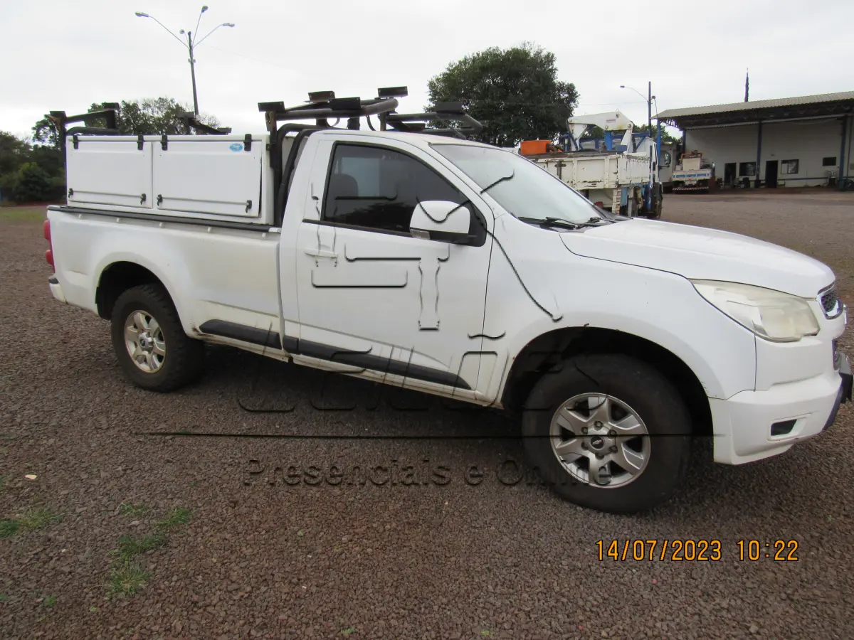 LOTE 002 - Caminhonete Chevrolet S-10 LT FS2, Flex, cor branca, ano/modelo 2012/2013, carroceria aberta