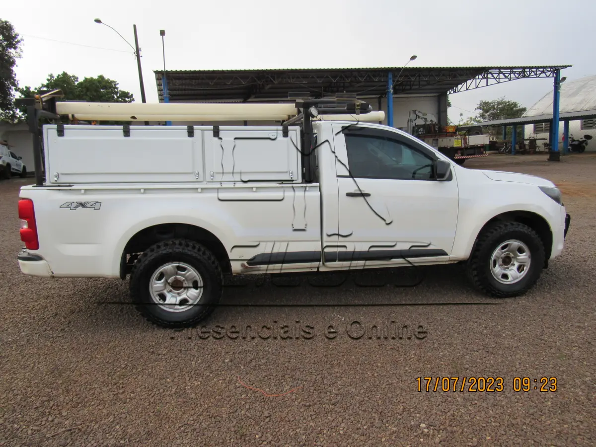 LOTE 004 - Caminhonete Chevrolet S-10 LS DS4, diesel, ano/modelo 2016/2017, cor branca, carroceria aberta