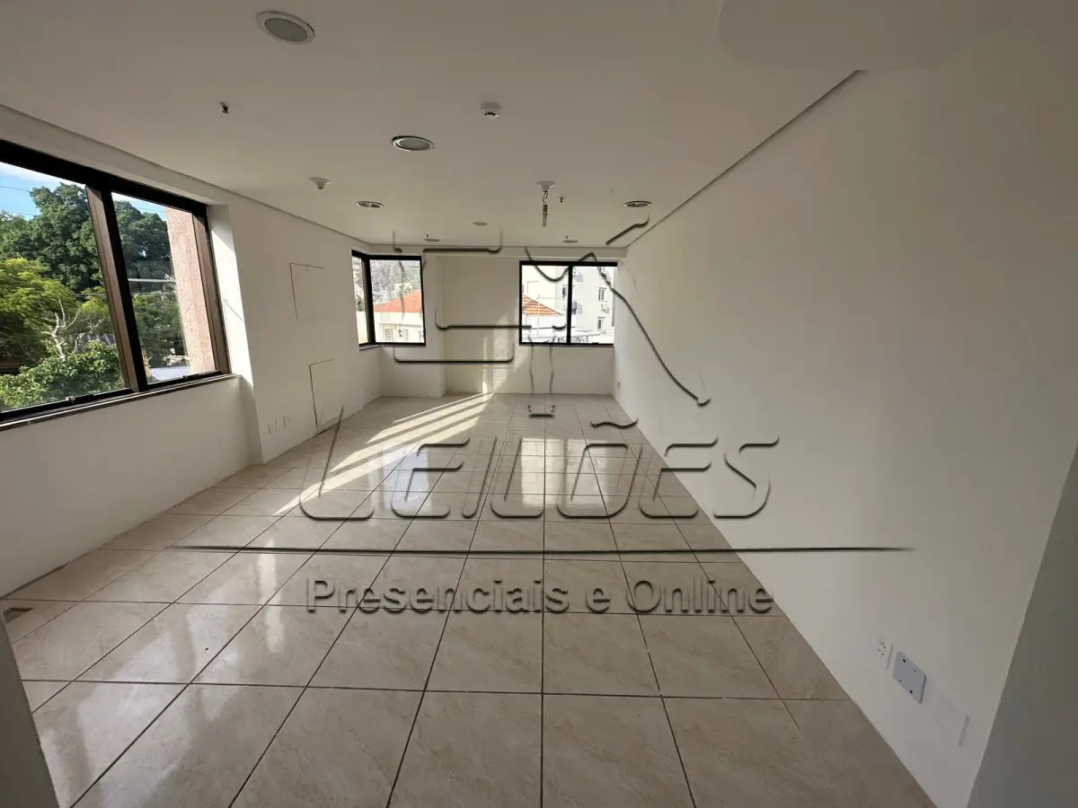 LOTE 004b - Conjunto 405 com a área real global de 70,9463m², situado no Edifício Comercial Landcaster, na Avenida Benjamin Constant, 904, Bairro São João, na cidade de Porto Alegre/RS. Imóvel objeto da matrícula nº 109.269 do livro 2-RG do  Registro de Imóveis da 1ª Zona de Porto Alegre.