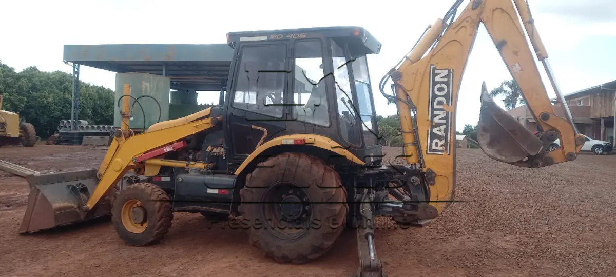 LOTE 003 - Retroescavadeira RANDON modelo RD 406, 4x4, 2019