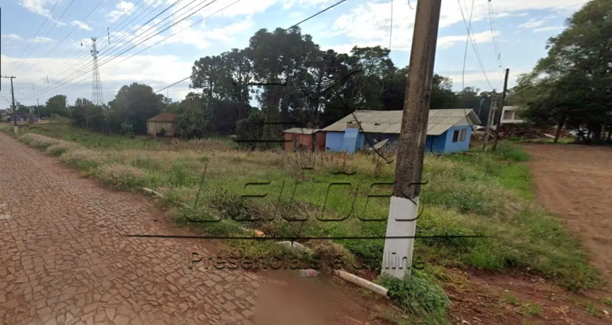LOTE C-001 - Terreno urbano com a área de 1.141,65m², com benfeitorias, situado no lado ímpar da Rua José Alexandre Neuwald, esquina com a Rua Prestes Guimarães, na cidade de Saldanha Marinho/RS, lote 353 da quadra 060 no setor 001.