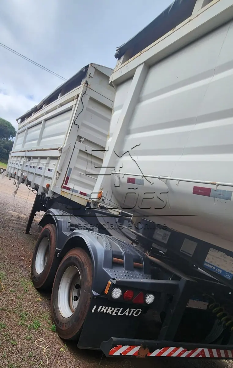 LOTE 002 - Bi-Trem constituído de dois semi-reboques, ano/modelo 2016,  com 2 eixos cada, sendo um com capacidade de carga de 10,46ton e outro com 11,62ton, ambos com carroceria basculante