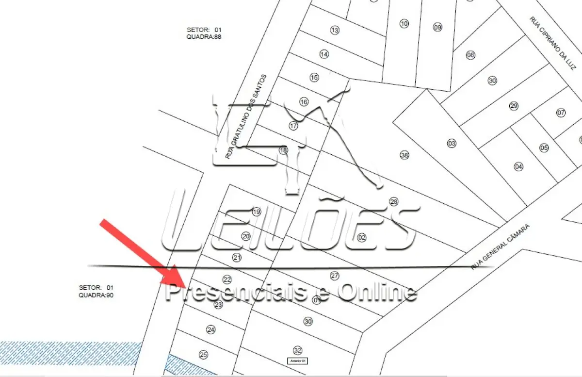 LOTE 001 - Terreno urbano com a área de 363m² com uma casa de alvenaria com a área de 185,65m², situado na Rua Gratuliano dos Santos, 170, distante 200m da esquina com a Avenida Pátria, nesta cidade de Carazinho/RS. Matrícula 16.341 do Registro de Imóveis de Carazinho.