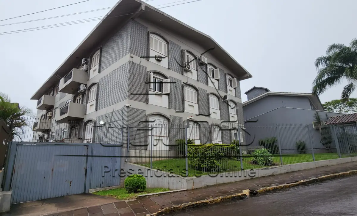 LOTE 001 - Apartamento nº 204, localizado no segundo pavimento do Edifício Morada do Sol, na Rua 24 de Janeiro, 62, nesta cidade de Carazinho, com a área real privativa de 100,72m²; e, o Espaço de estacionamento nº 04, localizado no subsolo do Edifício Morada do Sol, na Rua 24 de Janeiro, 62, nesta cidade de Carazinho, com a área real privativa de 12m². Imóveis objetos das matrículas nºs 12.788 e 12.772, ambas do livro 2-RG do Registro de Imóveis de Carazinho