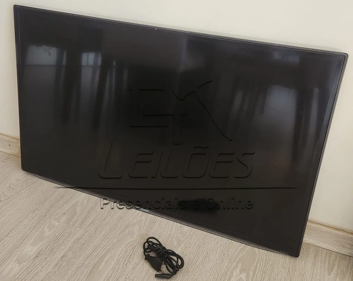 LOTE 007 - Um aparelho televisor da marca Samsung, Smart, 40 polegadas, sem controle.