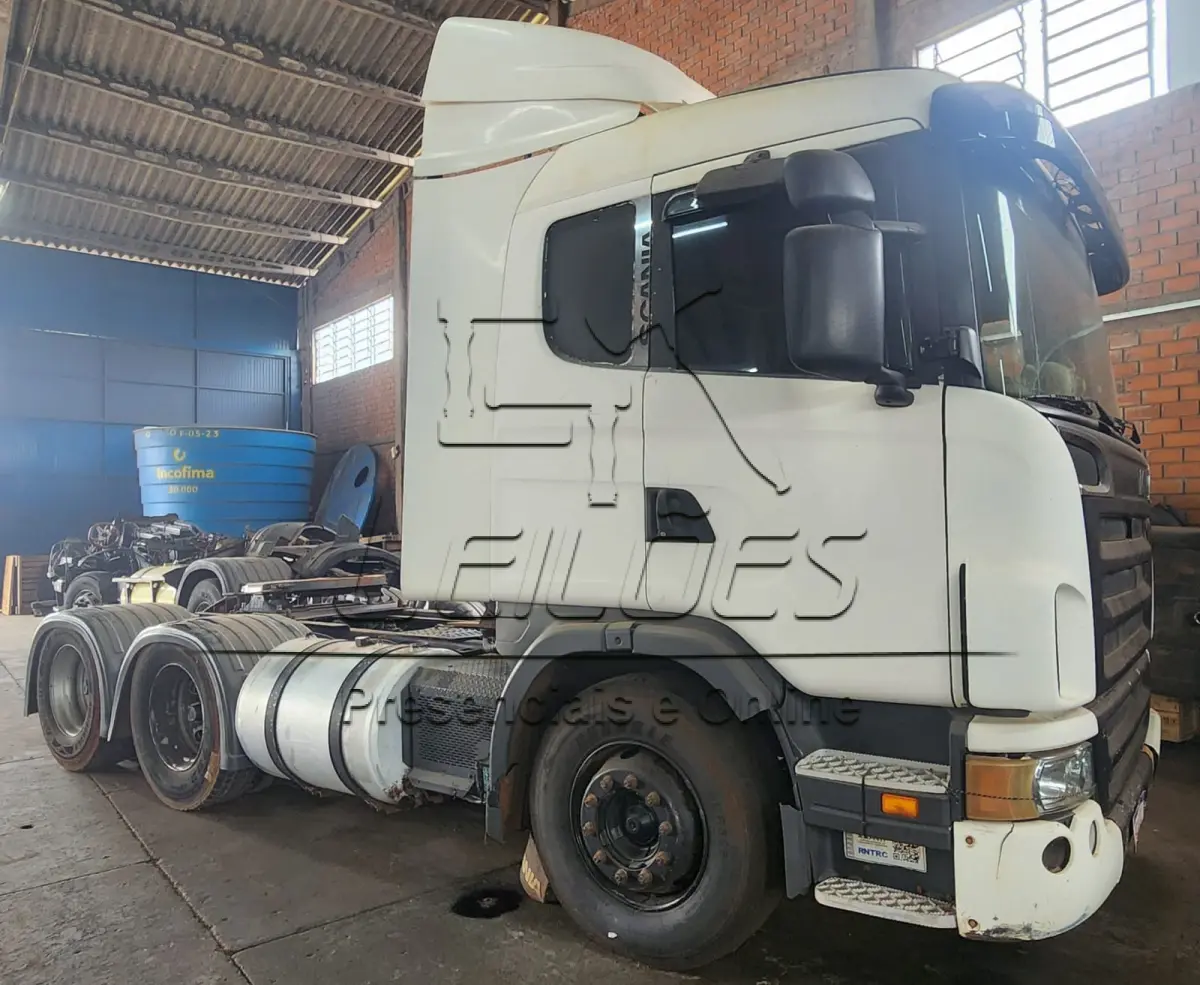 LOTE 001 - Caminhão Scania/G 420 6x4, ano/modelo 2009, cor branca, 420cv, com tanque suplementar de 900l e com sistema de basculamento