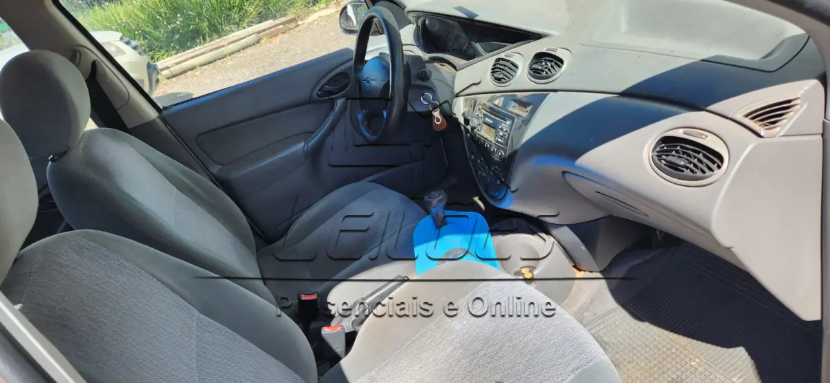 LOTE 001 - Automóvel I/FOCUS 1.8L HATCH, 2001, cor branca
