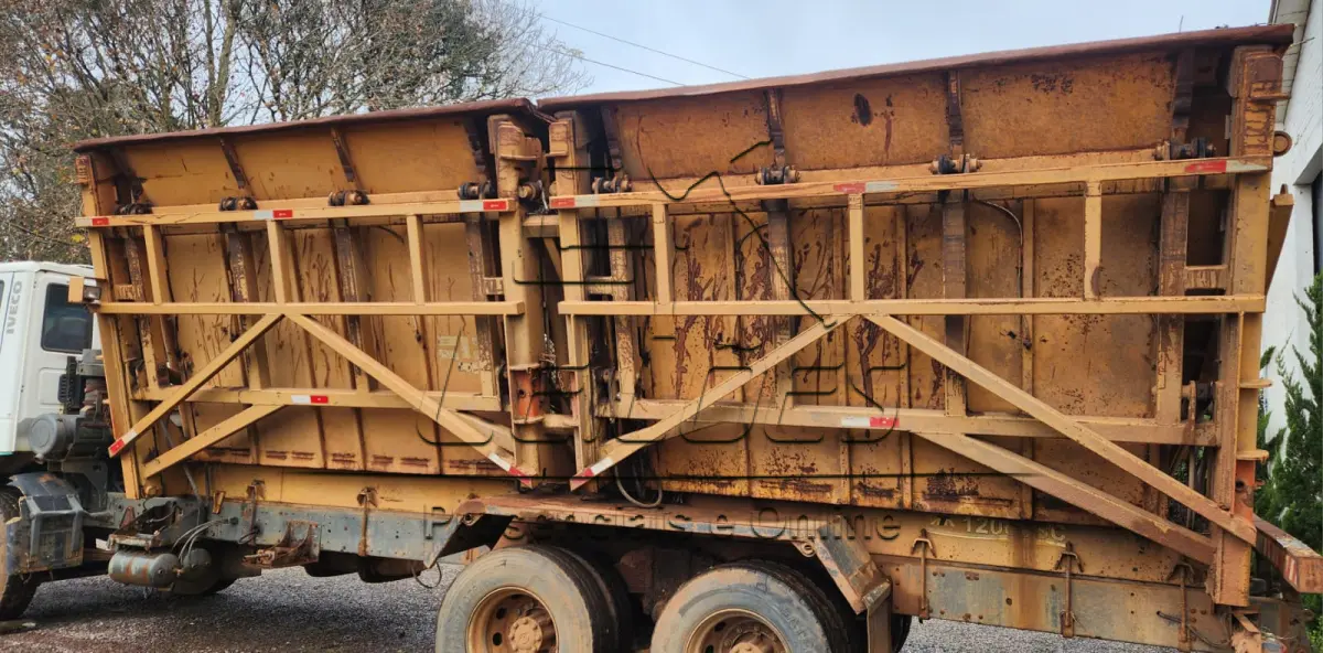 LOTE 003 - Caminhão Iveco/Tector 260E28, 6x4, traçado, 2014/2014, carroceria basculante