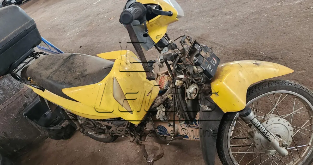 LOTE 009 - HONDA BIZ 125 KS, ano/modelo 2007/2008, cor amarela, com motor desmontado.