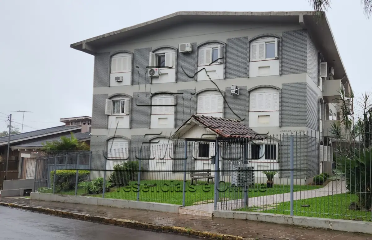 LOTE 001 - Apartamento nº 204, localizado no segundo pavimento do Edifício Morada do Sol, na Rua 24 de Janeiro, 62, nesta cidade de Carazinho, com a área real privativa de 100,72m²; e, o Espaço de estacionamento nº 04, localizado no subsolo do Edifício Morada do Sol, na Rua 24 de Janeiro, 62, nesta cidade de Carazinho, com a área real privativa de 12m². Imóveis objetos das matrículas nºs 12.788 e 12.772, ambas do livro 2-RG do Registro de Imóveis de Carazinho
