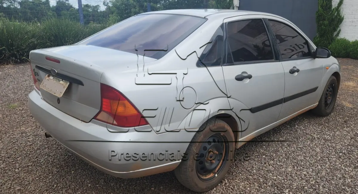 LOTE 779 - Automóvel I/FORD FOCUS 1.8L FC, ano/modelo 2003/2003, cor prata, à gasolina e com 115cv de potência, emplacado em Carazinho/RS.