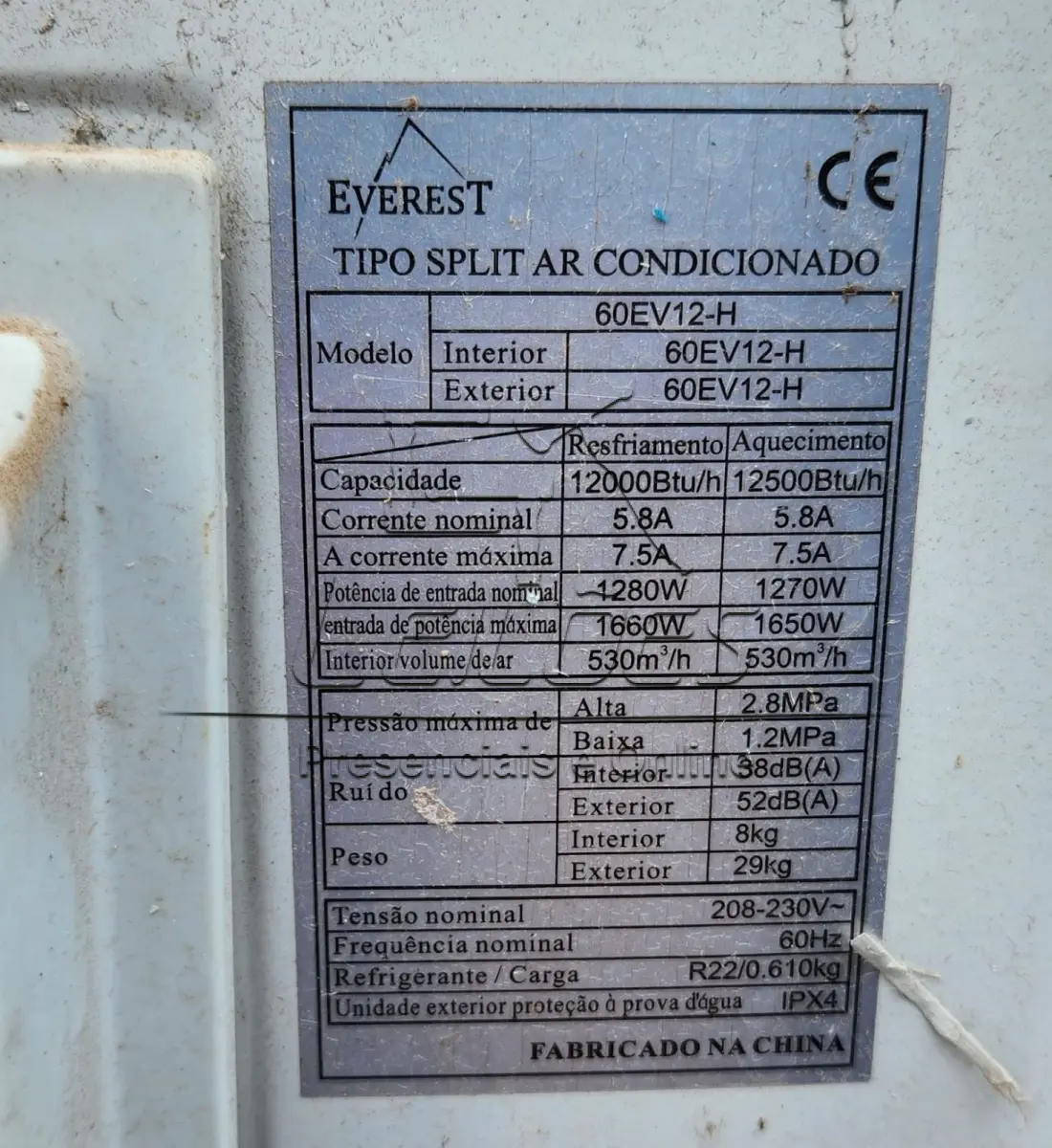 LOTE 009 - Um aparelho de ar condicionado Split de 12000 btus, da marca Everest