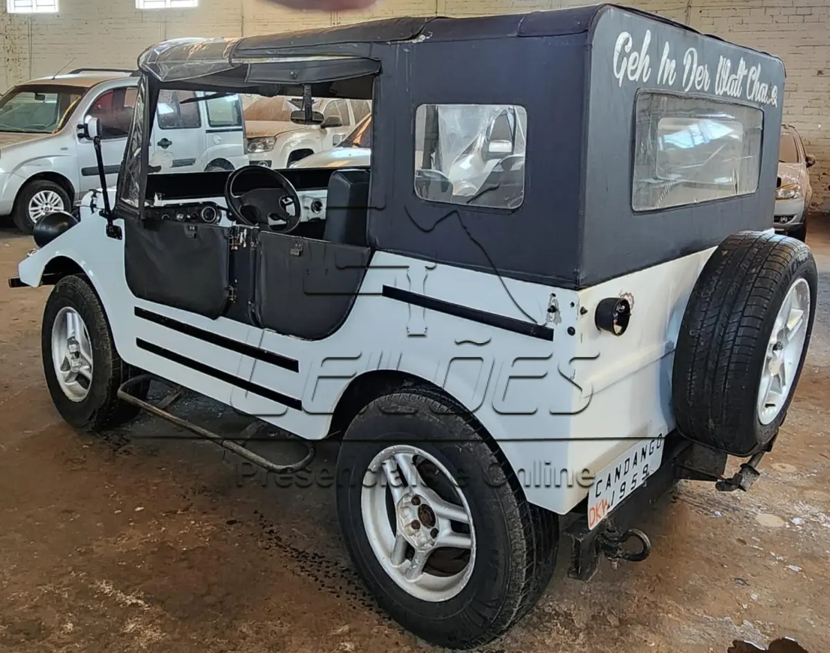 LOTE 003 - Automóvel DKW/CANDANGO, 1959, cor branca, motor de corcel,  em regular estado de conservação