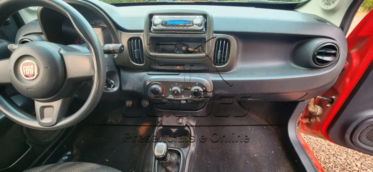 LOTE 001 - Automóvel FIAT MOBI WAY, ano/modelo 2017/2018, cor vermelha, completo.