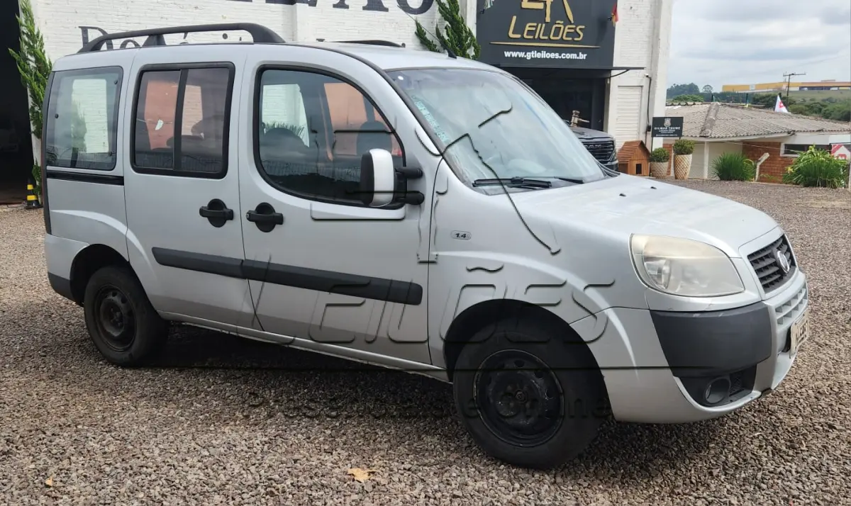 LOTE 001 - FIAT /DOBLO ATTRACTIV 1.4, 2013, cor prata