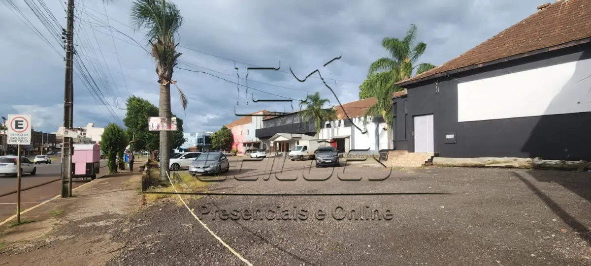 LOTE C-001 - Um terreno urbano com a área de 7.600m², medindo 95m de frente por 80m de frente a fundos, com todas as suas acessões e benfeitorias, localizado na Avenida Flores da Cunha, nesta cidade de Carazinho. Imóvel objeto da matrícula nº 3.593 do livro 2-RG do Ofício de Registro de Imóveis de Carazinho.