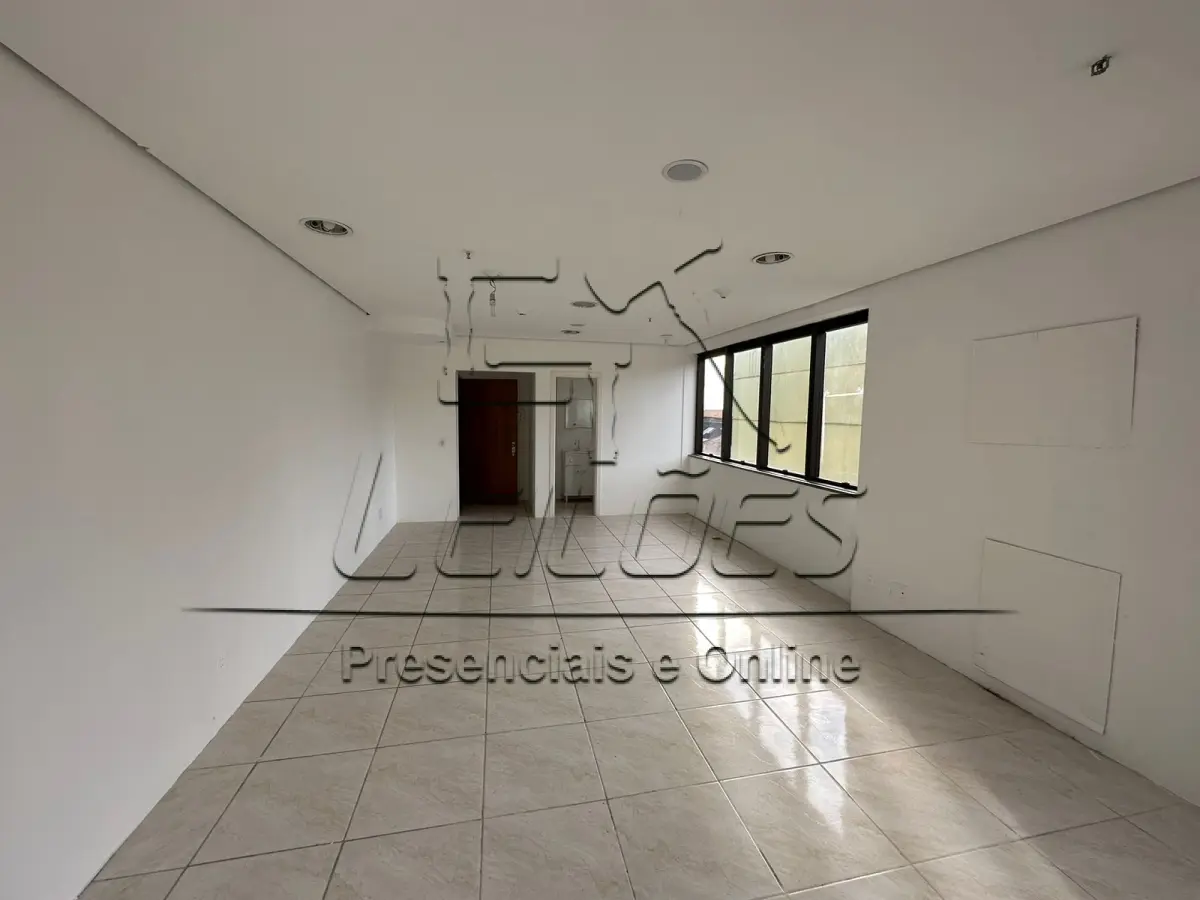 LOTE 002 - Conjunto nº 404 do Edifício Comercial Lancaster, com a área real privativa de 35,46m², área real de uso comum de 28,5216m² e área real total de 63,9816m², sito na Avenida Benjamin Constant, 904,  na cidade de Porto Alegre/RS. Imóvel objeto da matrícula nº 109263 do livro 2-RG do Registro de Imóveis da 1ª Zona de Porto Algre/RS.