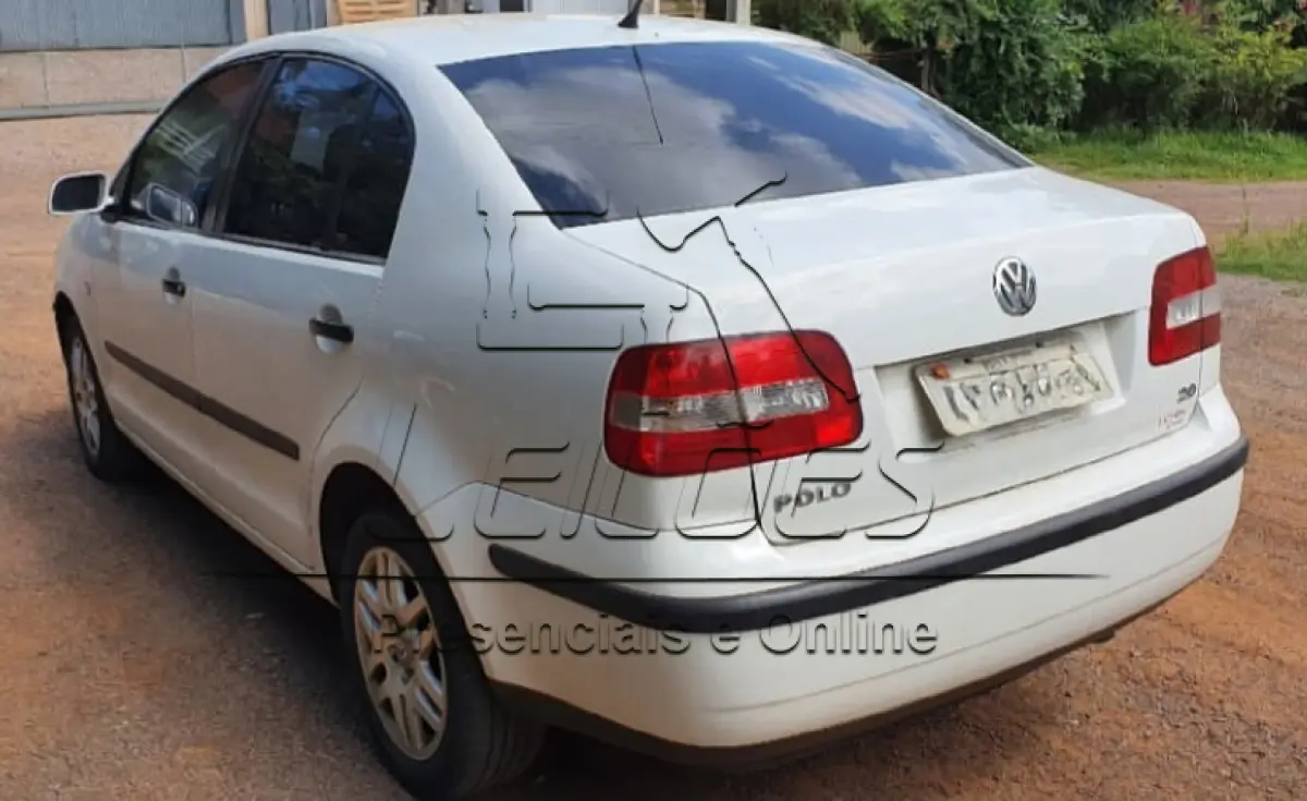 LOTE 006 - Automóvel VW POLO SEDAN 2.0, ano/modelo 2003/2003, cor branca, motorização 8v, à gasolina e com 116cv de potência, com 119.096km, completo.