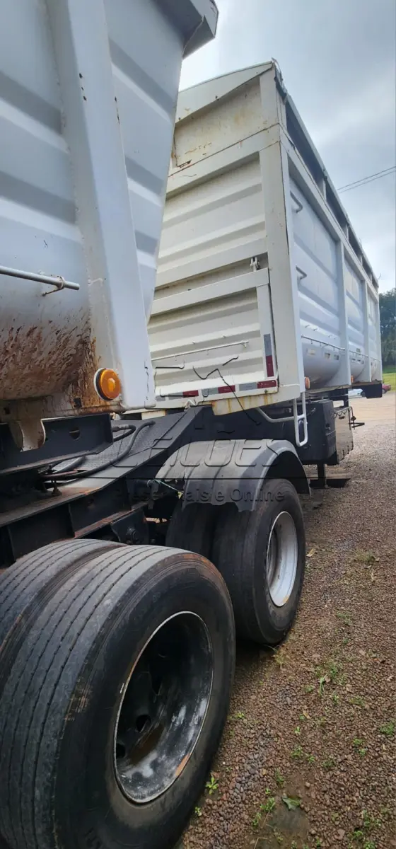 LOTE 002 - Bi-Trem constituído de dois semi-reboques, ano/modelo 2016,  com 2 eixos cada, sendo um com capacidade de carga de 10,46ton e outro com 11,62ton, ambos com carroceria basculante