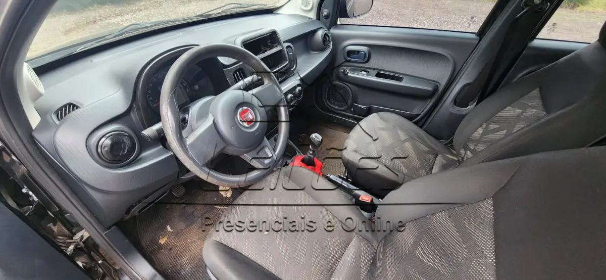 LOTE 003 - Automóvel FIAT/MOBI DRIVE, ano/modelo 2017/2018, cor preta, à álcool/gasolina, 77cv de potência