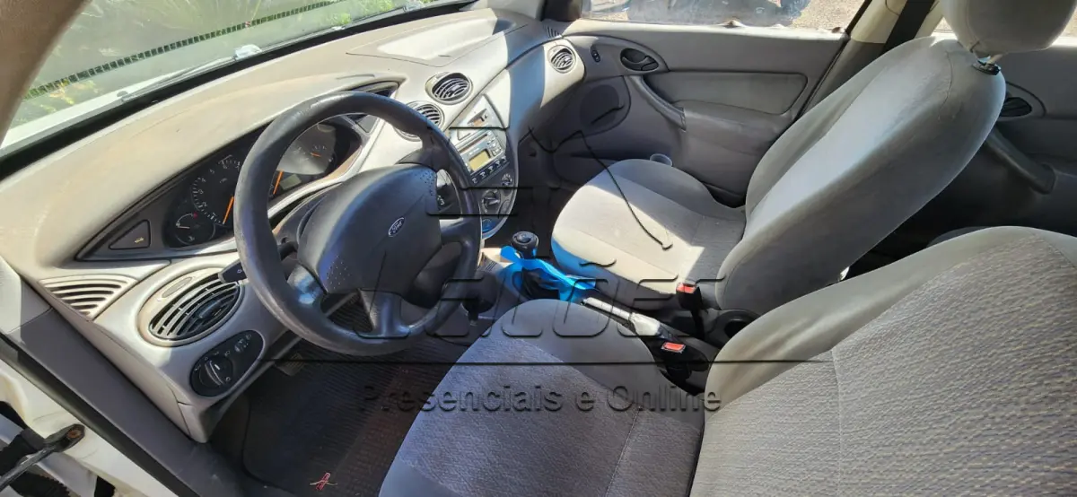 LOTE 001 - Automóvel I/FOCUS 1.8L HATCH, 2001, cor branca