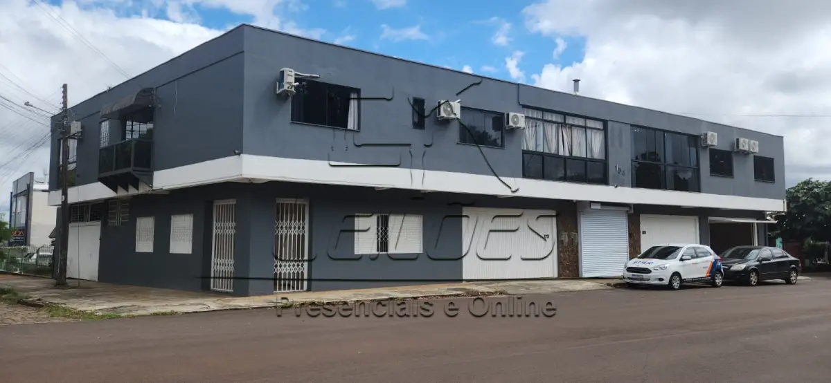 LOTE 003 - Prédio em alvenaria de dois pisos, com a área de 740m², com o terreno urbano com a área de 481,60m², situado na Rua Pe. Luiz Guanella, esquina com a Rua Cristóvão Colombo, nesta cidade de Carazinho. Imóvel objeto da matrícula nº 6.466 do livro 2-RG do Registro de Imóveis de Carazinho