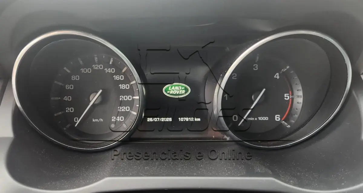 LOTE 854 - I/LR EVOQUE PRESTIGE 2.2, 2014/2015, top de linha, cor cinza, motorização a diesel e com 190cv de potência.