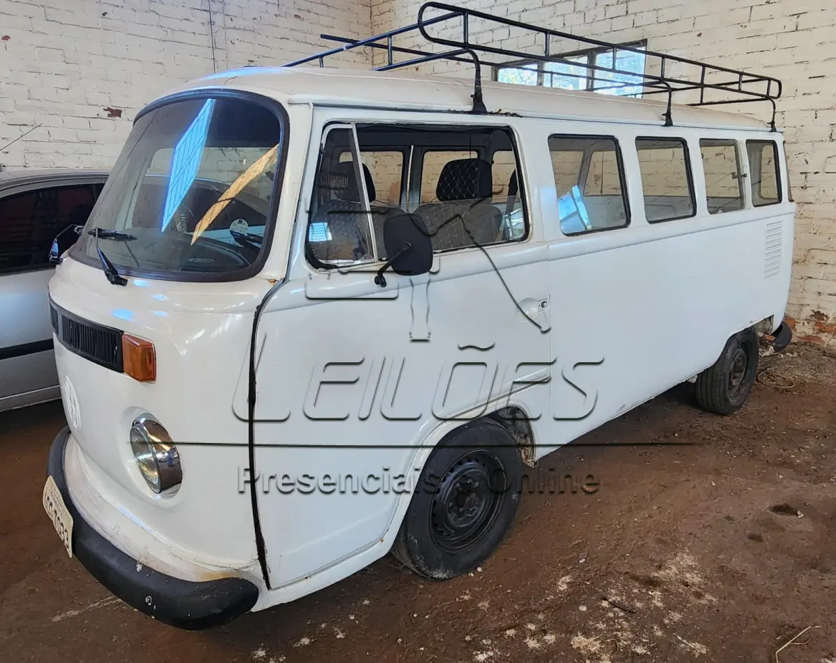 LOTE 004 - VW KOMBI, ano/modelo 1994/1995, cor branca