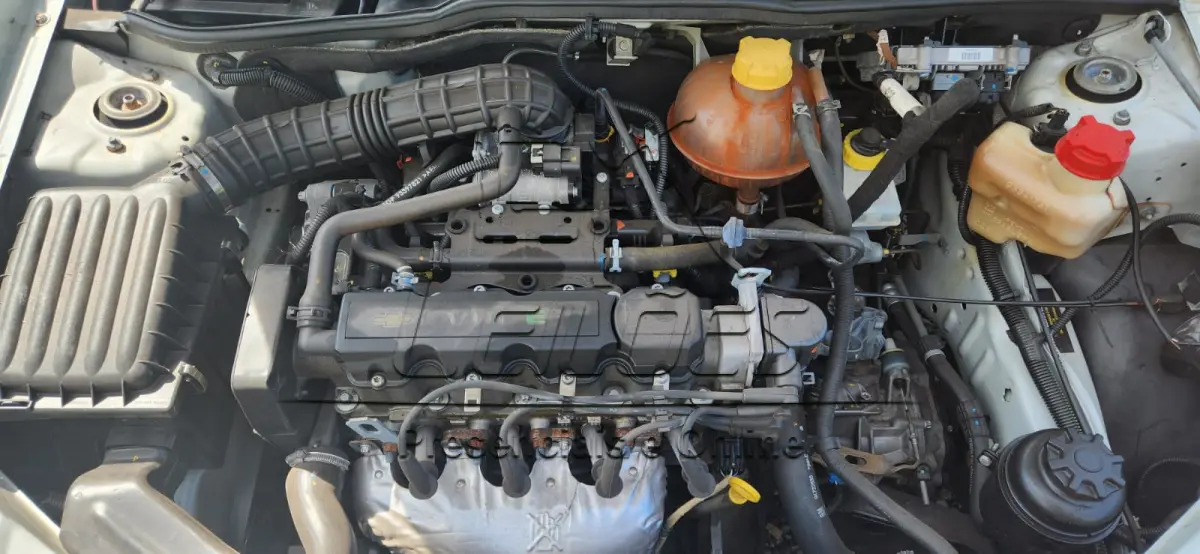LOTE 006 - Automóvel CHEVROLET/CLASSIC LS, ano/modelo 2011/2012, cor prata, combustível à álcool/gasolina e com potência de 78cv, emplacado em Carazinho/RS.