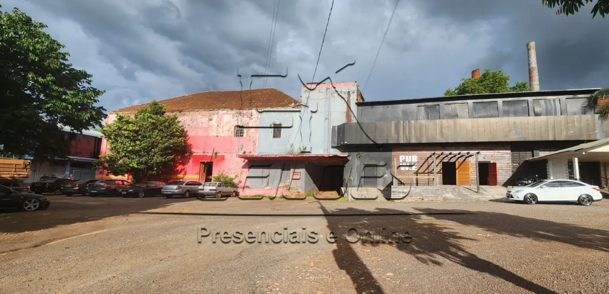LOTE C-001 - Um terreno urbano com a área de 7.600m², medindo 95m de frente por 80m de frente a fundos, com todas as suas acessões e benfeitorias, localizado na Avenida Flores da Cunha, nesta cidade de Carazinho. Imóvel objeto da matrícula nº 3.593 do livro 2-RG do Ofício de Registro de Imóveis de Carazinho.