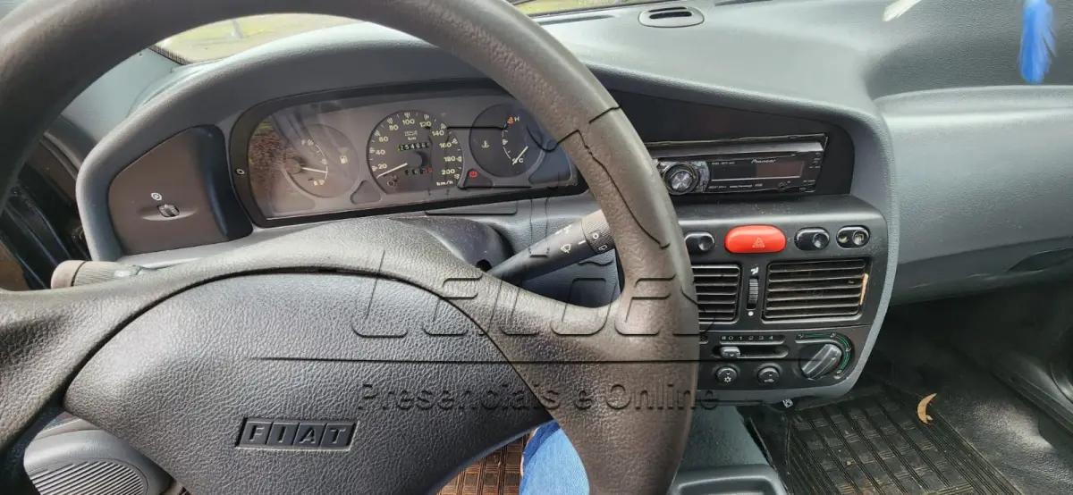 LOTE C-002 - FIAT/PALIO EX, ano/modelo 1999/1999, cor preta, à gasolina, 4 portas, emplacado em Carazinho/RS.